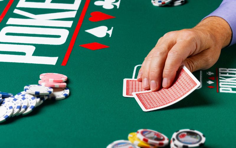 Đánh bài poker online là gì?